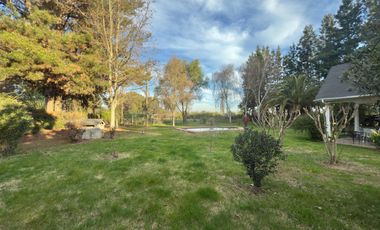 Se vende casa en condominio de Sagrada Familia, 5 piezas 4 baños, piscina, Curicó