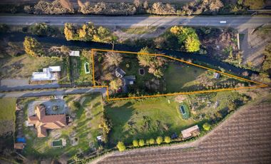 Se vende casa en condominio de Sagrada Familia, 5 piezas 4 baños, piscina, Curicó