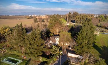 Se vende casa en condominio de Sagrada Familia, 5 piezas 4 baños, piscina, Curicó