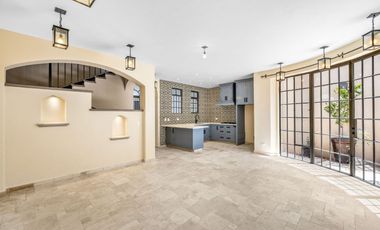 Casa Verdeagua, con Espacios Versátiles y Estilo Único