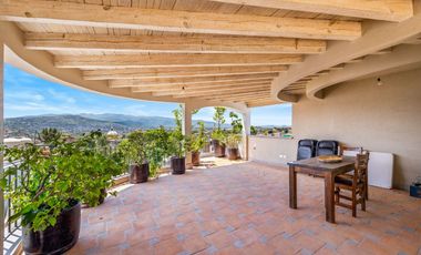 Casa Verdeagua, con Espacios Versátiles y Estilo Único