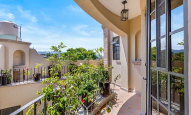 Casa Verdeagua, con Espacios Versátiles y Estilo Único