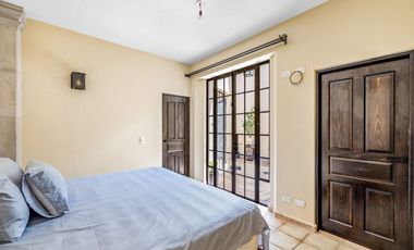 Casa Verdeagua, con Espacios Versátiles y Estilo Único