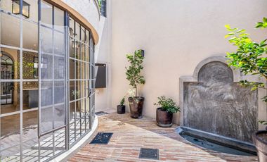 Casa Verdeagua, con Espacios Versátiles y Estilo Único