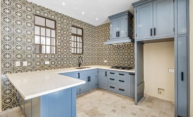 Casa Verdeagua, con Espacios Versátiles y Estilo Único