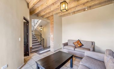Casa Verdeagua, con Espacios Versátiles y Estilo Único