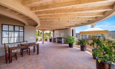 Casa Verdeagua, con Espacios Versátiles y Estilo Único