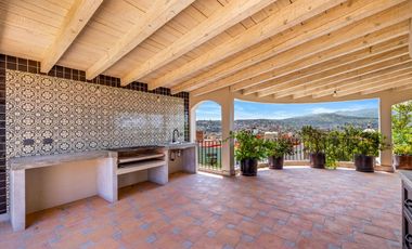 Casa Verdeagua, con Espacios Versátiles y Estilo Único
