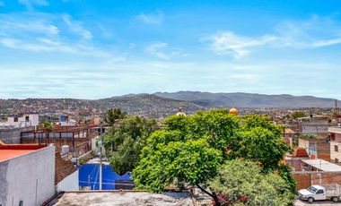 Casa Verdeagua, con Espacios Versátiles y Estilo Único