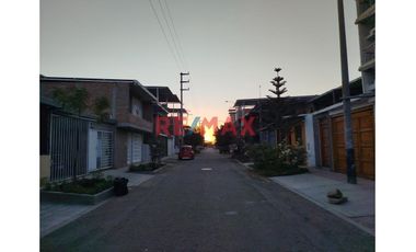 Venta De Casa Dos Pisos En Urb.La Planicie//ID:1151355