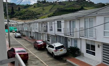 Casa en el Conjunto Mirador de las Lomas – Villamaría