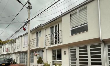 Casa en el Conjunto Mirador de las Lomas – Villamaría