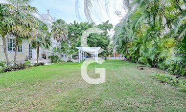 Casa en Venta en Cancun en Residencial Lagos del Sol con 5 Recámaras