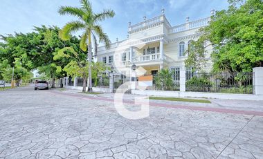 Casa en Venta en Cancun en Residencial Lagos del Sol con 5 Recámaras
