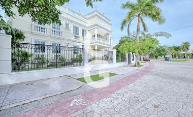 Casa en Venta en Cancun en Residencial Lagos del Sol con 5 Recámaras