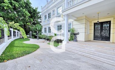 Casa en Venta en Cancun en Residencial Lagos del Sol con 5 Recámaras