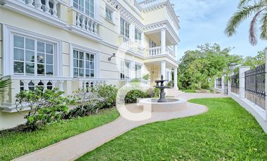 Casa en Venta en Cancun en Residencial Lagos del Sol con 5 Recámaras