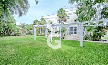 Casa en Venta en Cancun en Residencial Lagos del Sol con 5 Recámaras