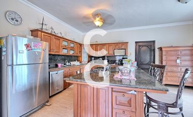 Casa en Venta en Cancun en Residencial Lagos del Sol con 5 Recámaras