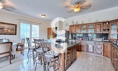 Casa en Venta en Cancun en Residencial Lagos del Sol con 5 Recámaras