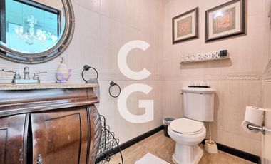 Casa en Venta en Cancun en Residencial Lagos del Sol con 5 Recámaras