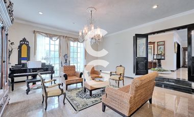 Casa en Venta en Cancun en Residencial Lagos del Sol con 5 Recámaras