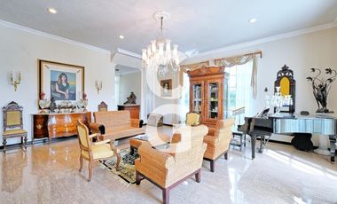 Casa en Venta en Cancun en Residencial Lagos del Sol con 5 Recámaras