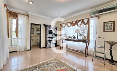 Casa en Venta en Cancun en Residencial Lagos del Sol con 5 Recámaras