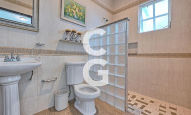 Casa en Venta en Cancun en Residencial Lagos del Sol con 5 Recámaras