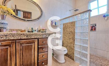 Casa en Venta en Cancun en Residencial Lagos del Sol con 5 Recámaras