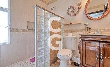 Casa en Venta en Cancun en Residencial Lagos del Sol con 5 Recámaras