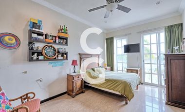 Casa en Venta en Cancun en Residencial Lagos del Sol con 5 Recámaras