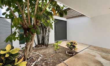 CASA EN VENTA EN MERIDA YUCATAN 1 SOLA PLANTA ALBERCA 3 RECAMARAS ARBOREA