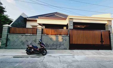 Rumah Mewah Luas 280m² Gress Garasi 4 Mobil Finishing Solo Kota