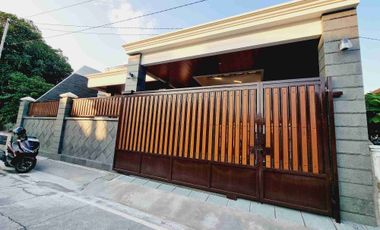 Rumah Mewah Luas 280m² Gress Garasi 4 Mobil Finishing Solo Kota