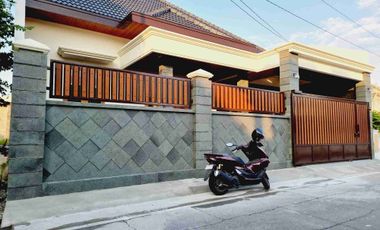 Rumah Mewah Luas 280m² Gress Garasi 4 Mobil Finishing Solo Kota