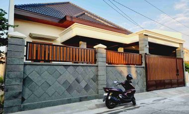 Rumah Mewah Luas 280m² Gress Garasi 4 Mobil Finishing Solo Kota
