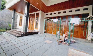 Rumah Mewah Luas 280m² Gress Garasi 4 Mobil Finishing Solo Kota