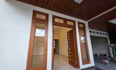 Rumah Mewah Luas 280m² Gress Garasi 4 Mobil Finishing Solo Kota