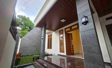 Rumah Mewah Luas 280m² Gress Garasi 4 Mobil Finishing Solo Kota