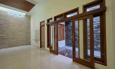 Rumah Mewah Luas 280m² Gress Garasi 4 Mobil Finishing Solo Kota
