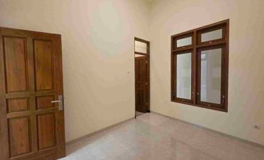 Rumah Mewah Luas 280m² Gress Garasi 4 Mobil Finishing Solo Kota