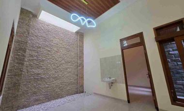 Rumah Mewah Luas 280m² Gress Garasi 4 Mobil Finishing Solo Kota