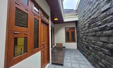 Rumah Mewah Luas 280m² Gress Garasi 4 Mobil Finishing Solo Kota