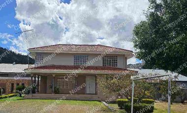 RENTO CASA CON JARDIN EN CHALLUABAMBA EN URBANIZACION