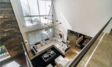 CASA EXCLUSIVA EN ENVIGADO LOMA DEL ESCOBERO