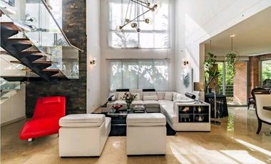 CASA EXCLUSIVA EN ENVIGADO LOMA DEL ESCOBERO