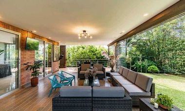 CASA EXCLUSIVA EN ENVIGADO LOMA DEL ESCOBERO