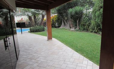 Bella Residencia 539 m2, techos doble altura – Barandiarán, La Planicie