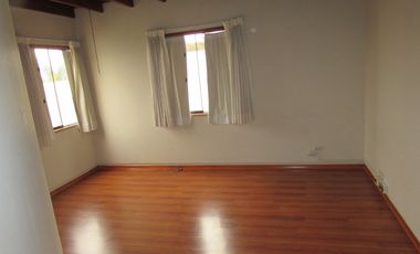 Bella Residencia 539 m2, techos doble altura – Barandiarán, La Planicie